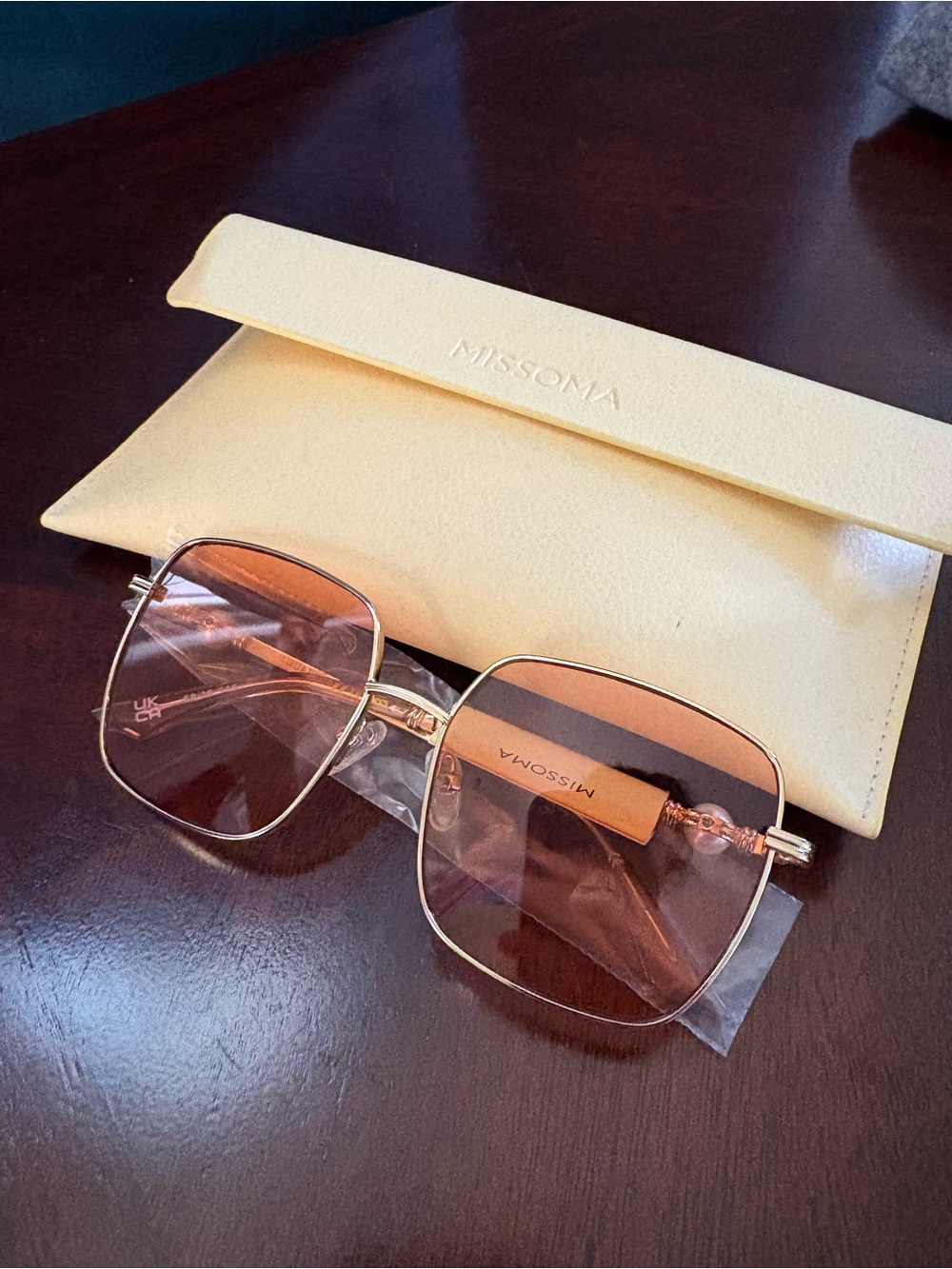 Missoma x Le Specs "Aquarius Sphere" Sunglasses Bright Gold / Pearl
